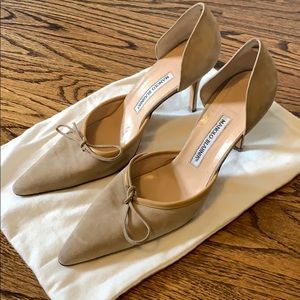 Excellent condition Manolo Blahnik nude heels